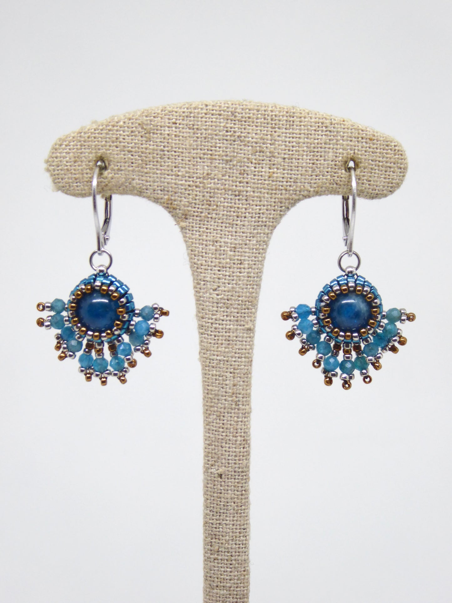 Boucles d’oreilles Mercure - Tiss’Mé - pierre naturelle Apatite bleue - tissage perles Miyuki - argent 925/1000