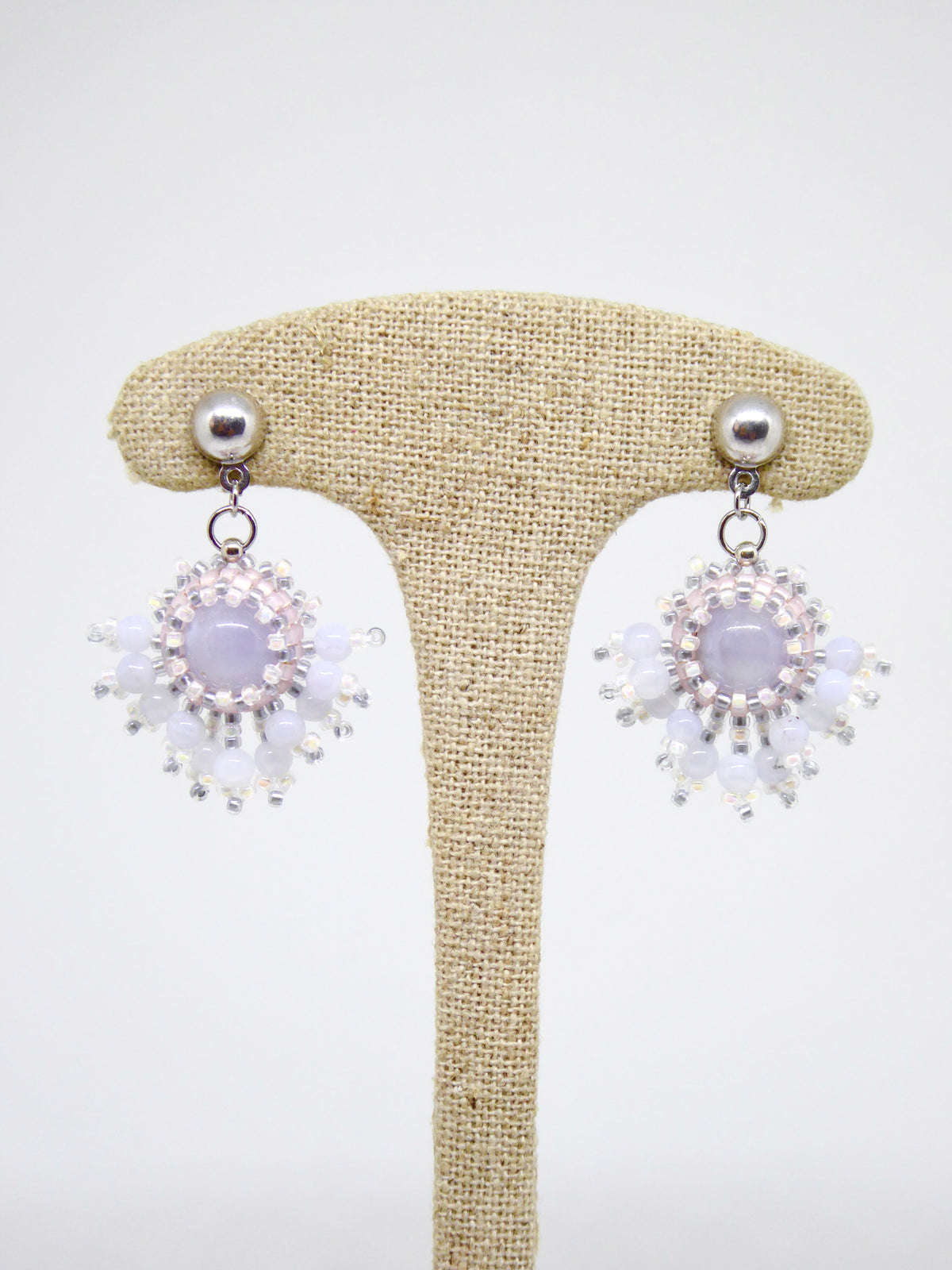 Boucles d’oreilles Mercure - Tiss’Mé - pierre naturelle Calcédoine bleue - tissage perles Miyuki - argent 925/1000