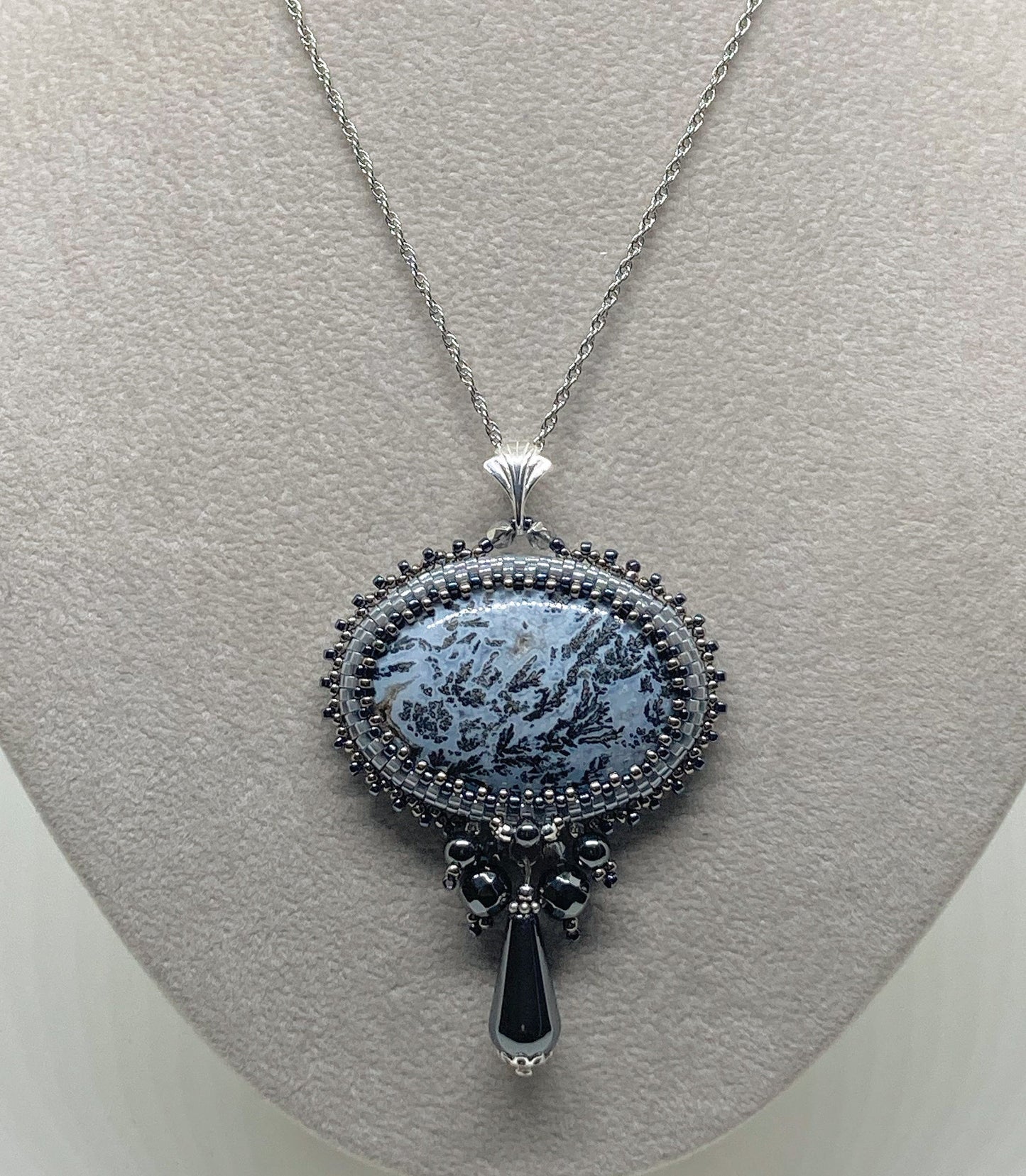 Collier Nipomo Tiss’Mé - pierre naturelle Agate blanche marcassite - tissage perles Miyuki - argent 925 - artisanat d'art