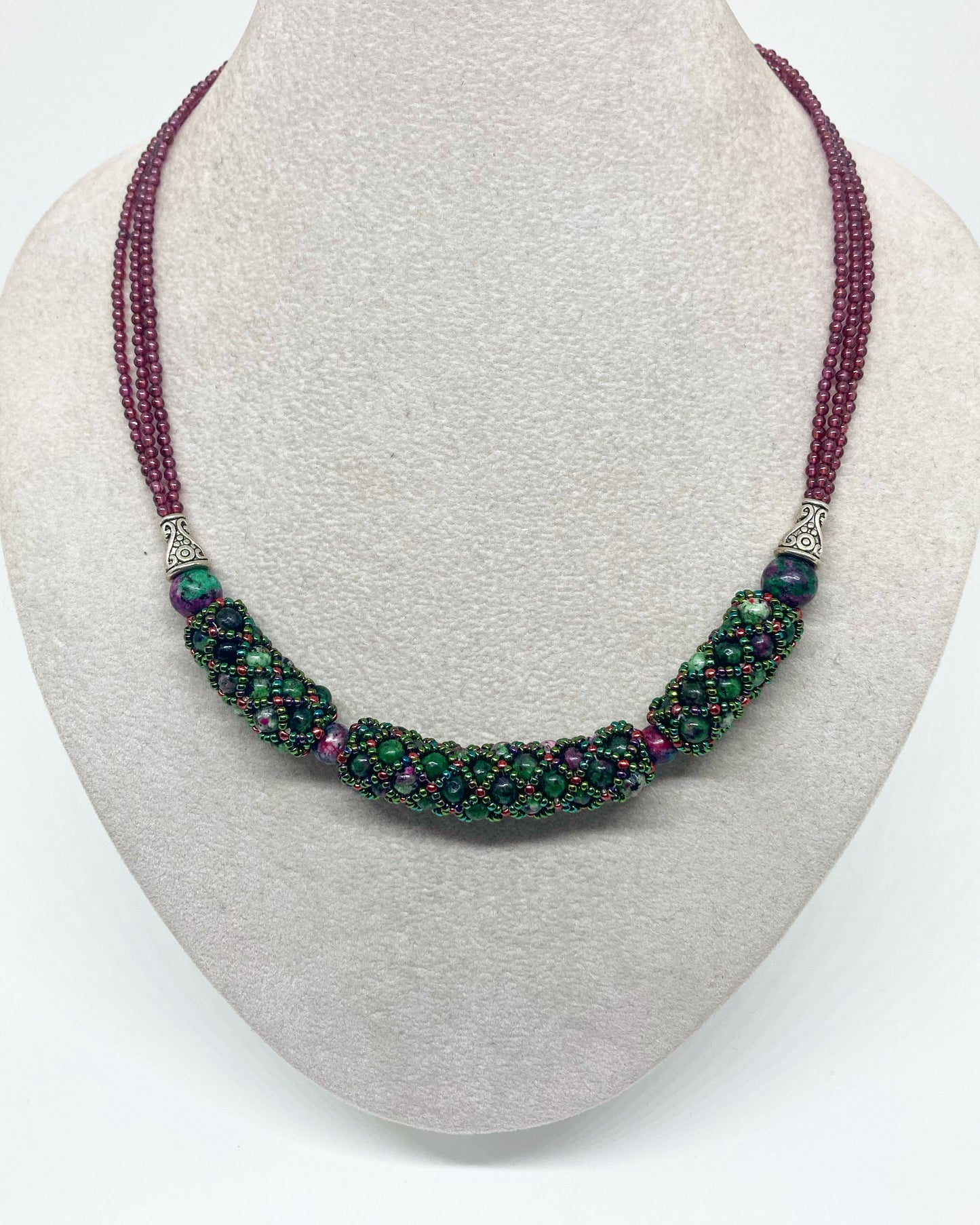 COLLIER AWALA