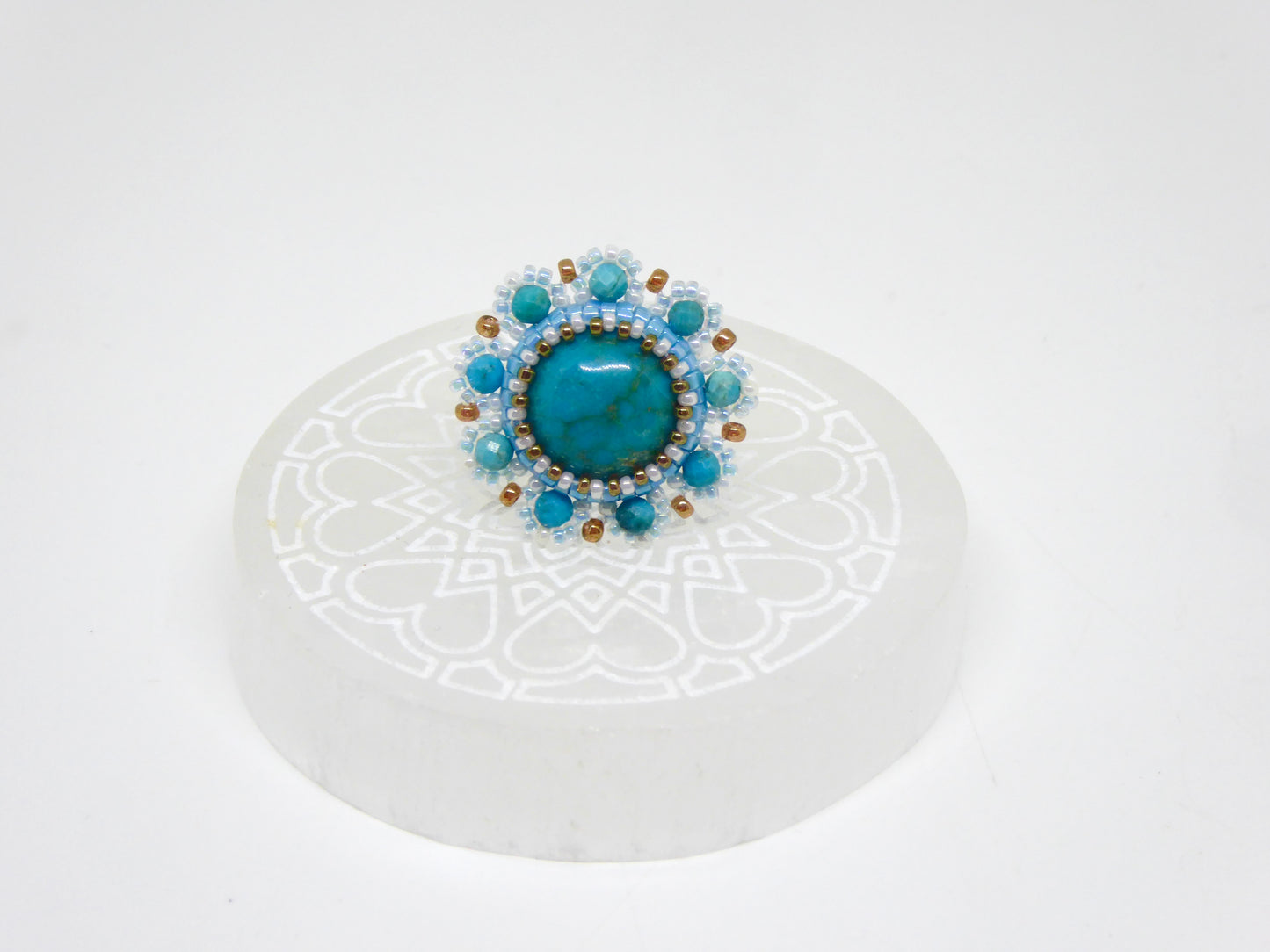 Détails bague Lhasa - pierre naturelle Turquoise - tissage perles Miyuki - artisanat d'art