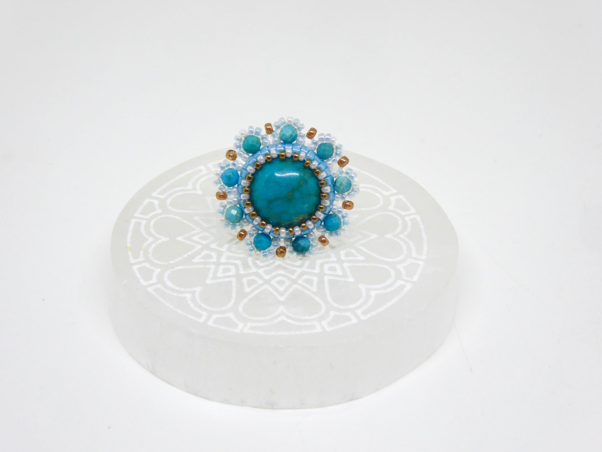 Détails bague Lhasa - pierre naturelle Turquoise - tissage perles Miyuki - artisanat d'art