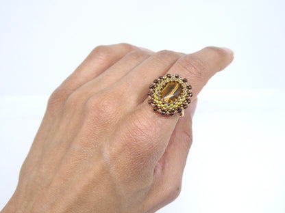 Bague Pondicherry portée - Oeil de Tigre - bijou artisanal Paris -Tiss'Mé