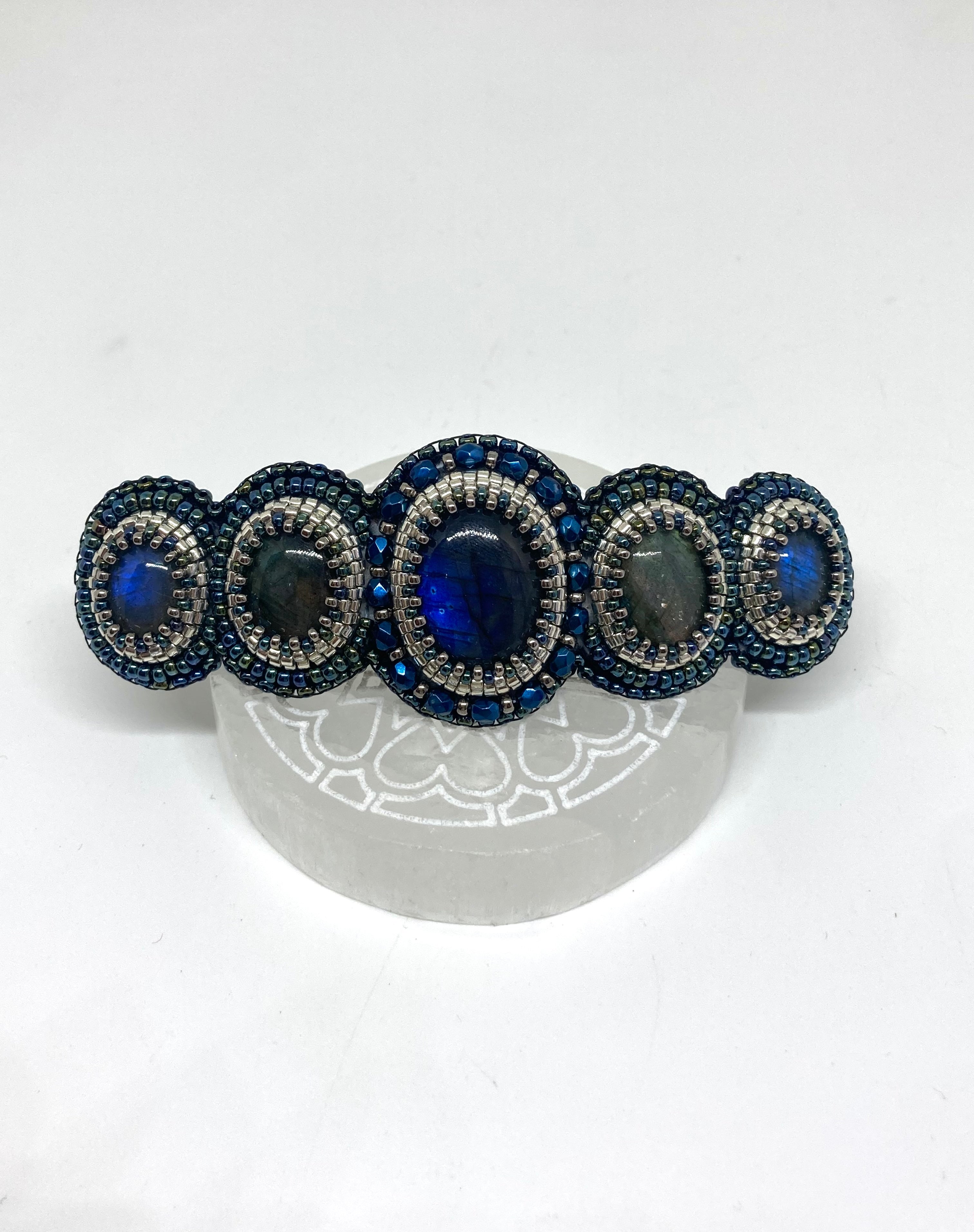 Barrette brodée main - pierres Labradorite - pièce unique sur-mesure  - artisanat d'art parisien Tiss'mé