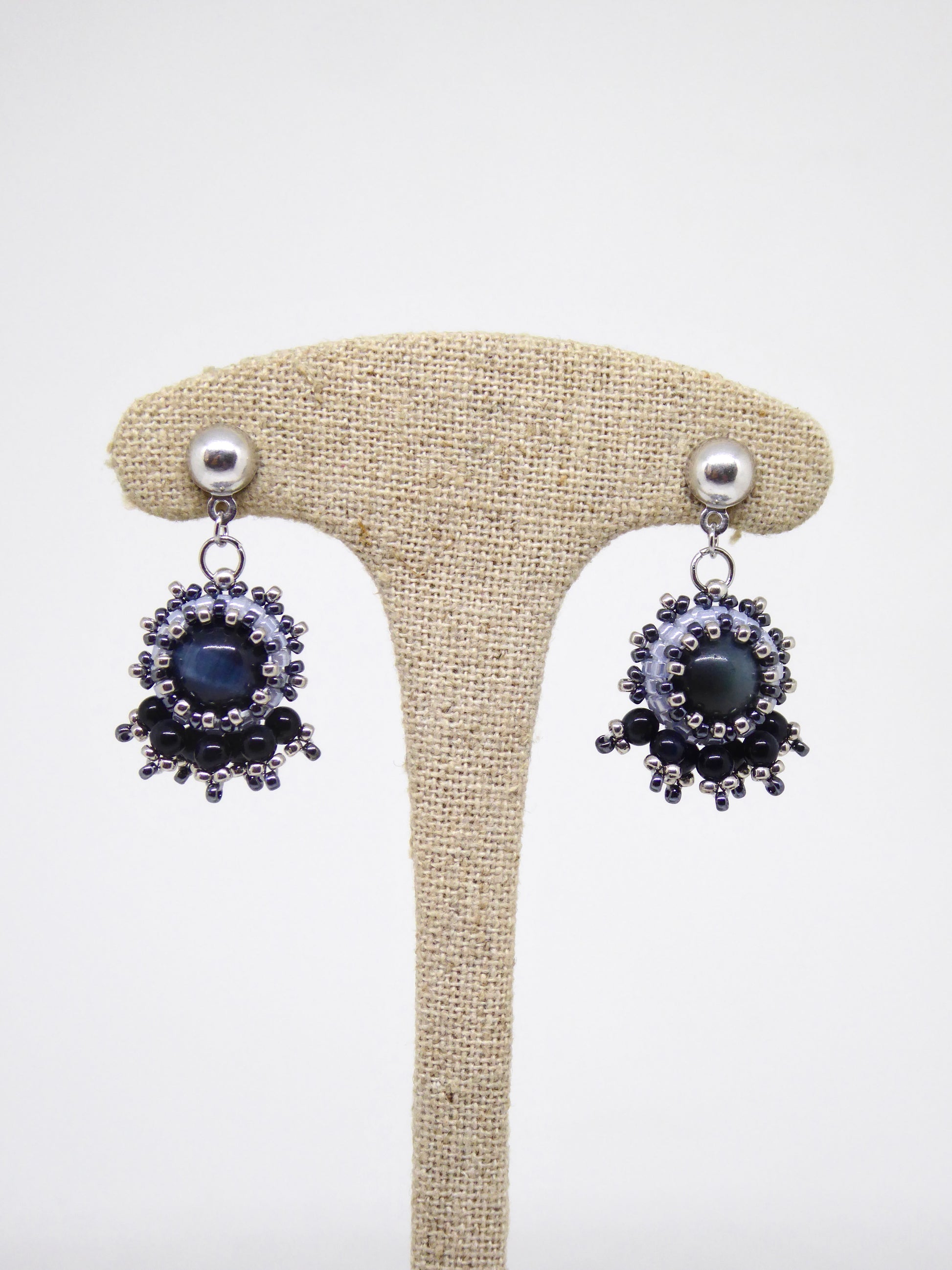 Boucles d’oreilles Saturne - Tiss’Mé - pierre naturelle Oeil de Faucon - tissage perles Miyuki - argent 925/1000