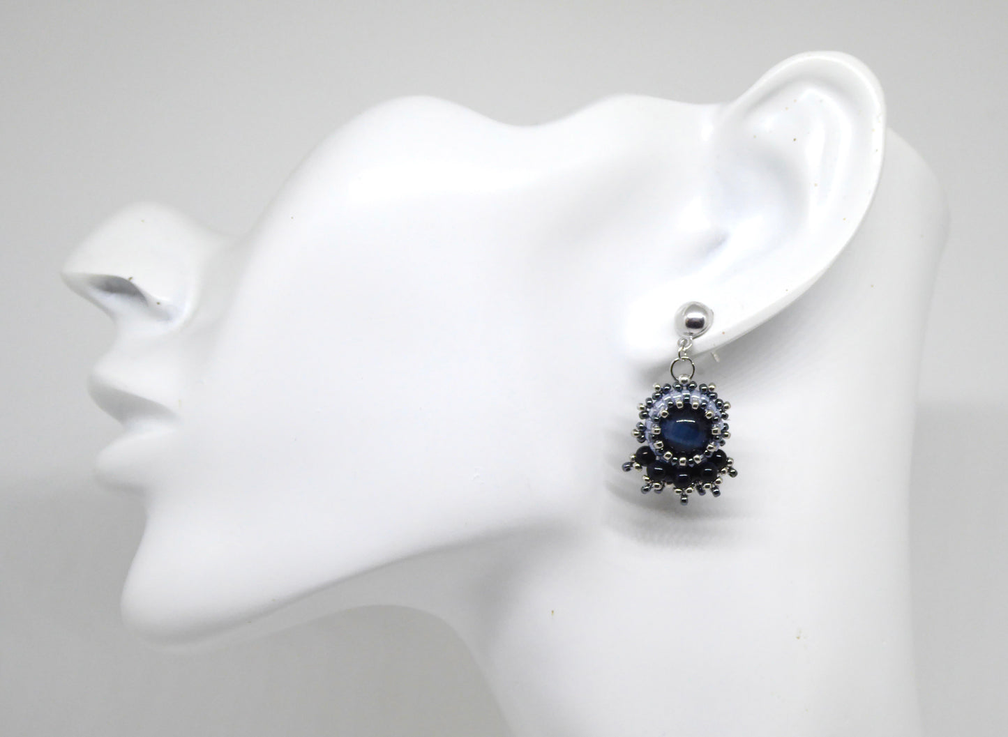Boucles d'oreilles Saturne - pierre portée Oei de Faucon - Bijoux artisanaux Tiss'Mé