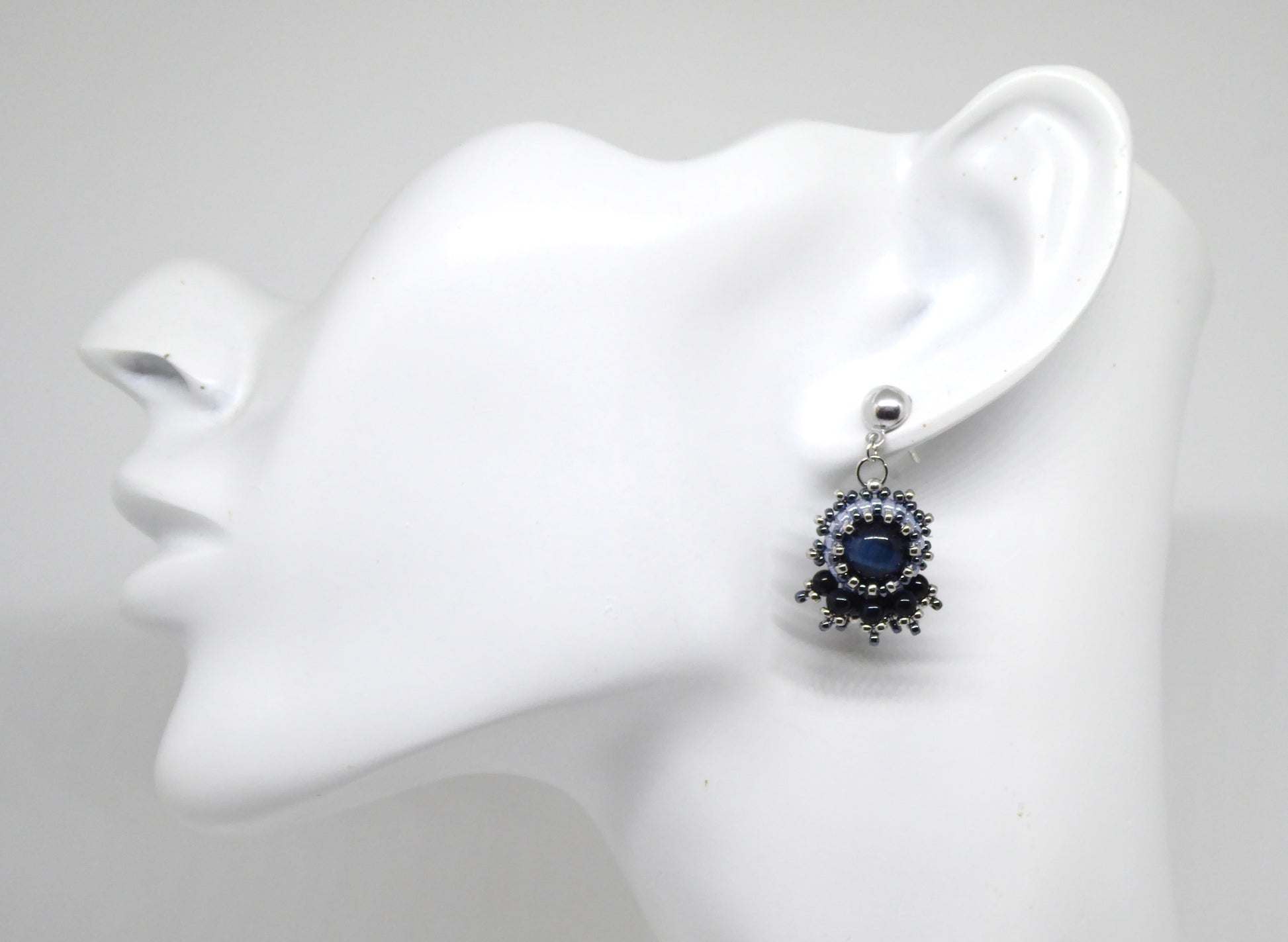Boucles d'oreilles Saturne - pierre portée Oei de Faucon - Bijoux artisanaux Tiss'Mé