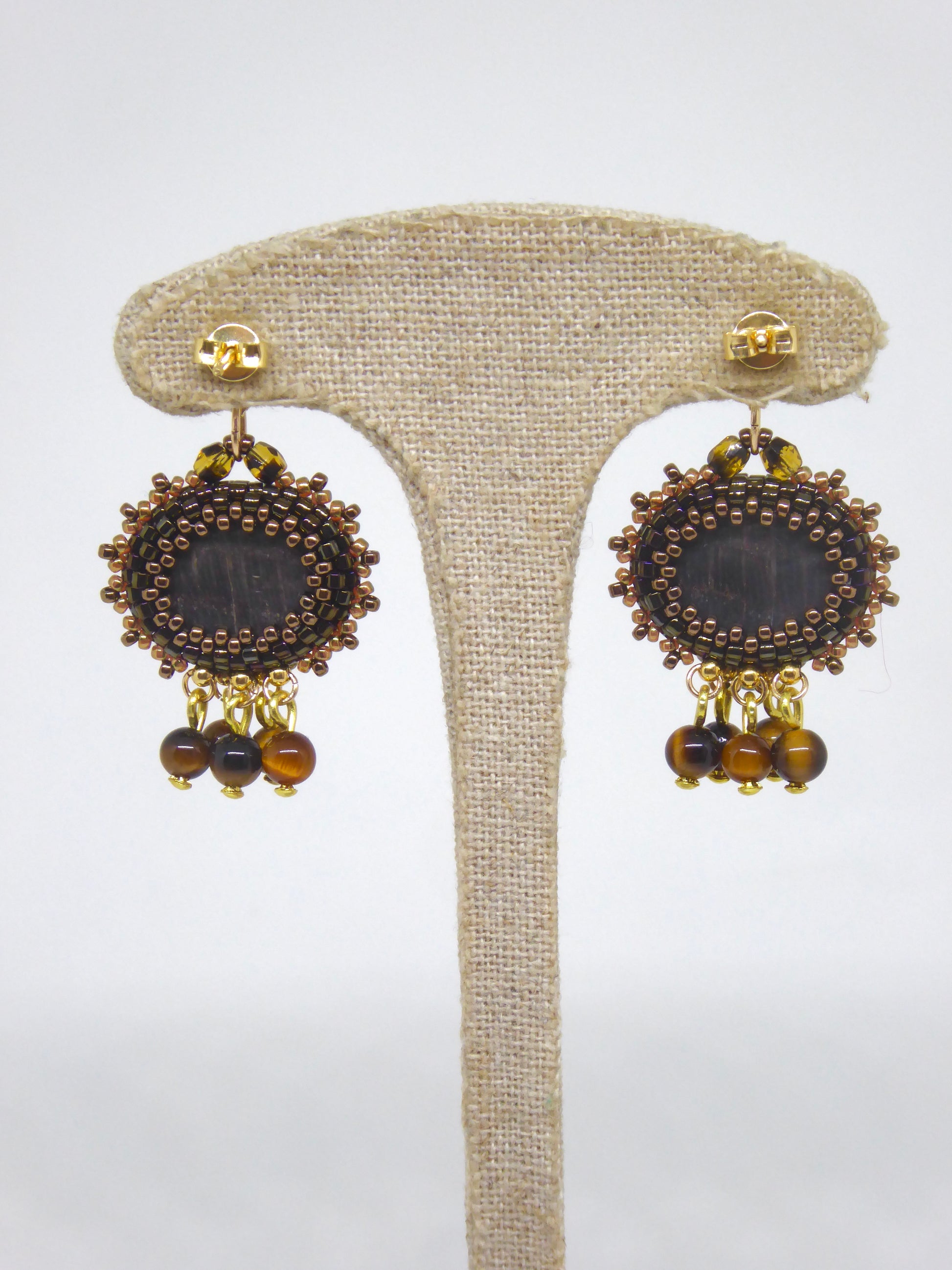 Verso boucles d'oreilles Chateauroux - Tiss'Mé - sertissage minéral naturel bois fossilisé - perles Miyuki