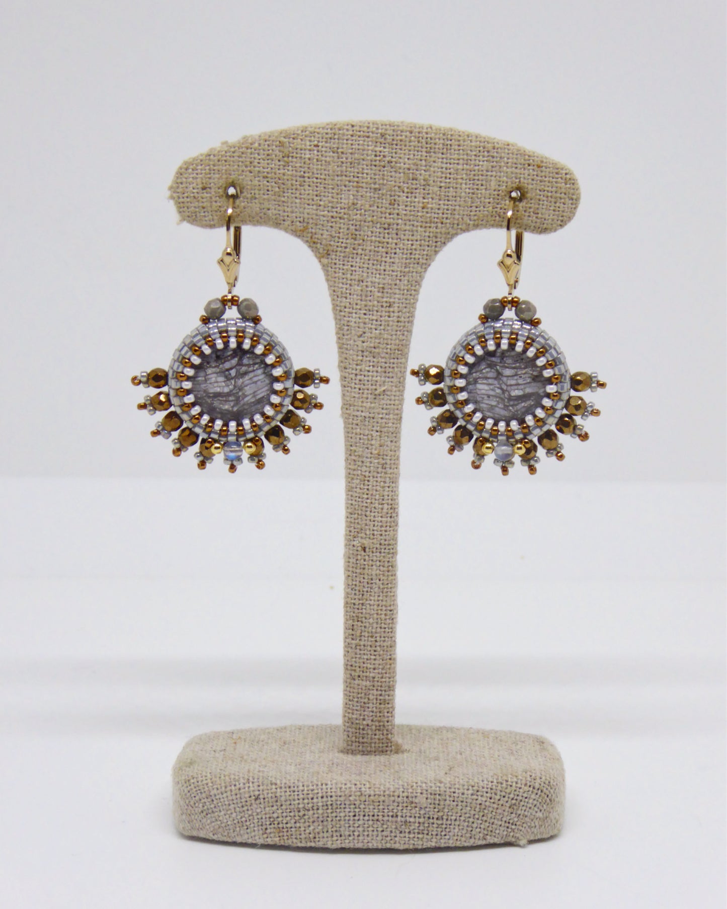 Boucles d’oreilles Chengdu - Tiss’Mé - minéral naturel Corail fossile - tissage perles Miyuki - gold filled 14k