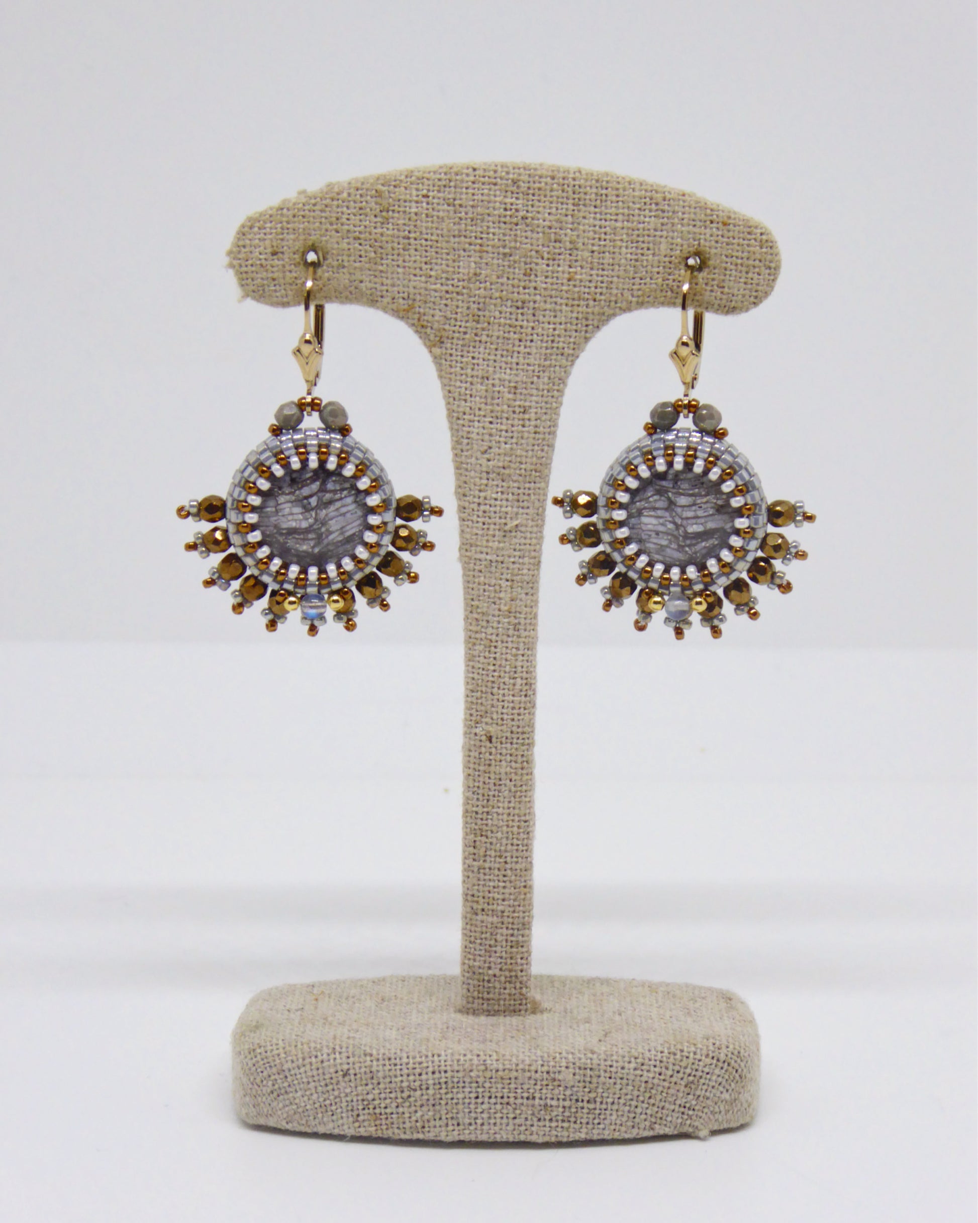 Boucles d’oreilles Chengdu - Tiss’Mé - minéral naturel Corail fossile - tissage perles Miyuki - gold filled 14k
