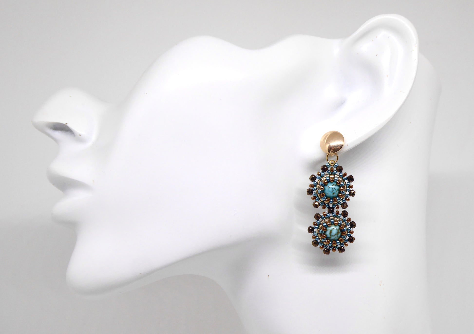 Boucles d'oreilles Gemini - pierre naturelle portée Turquoise - Bijoux artisanaux Tiss'Mé