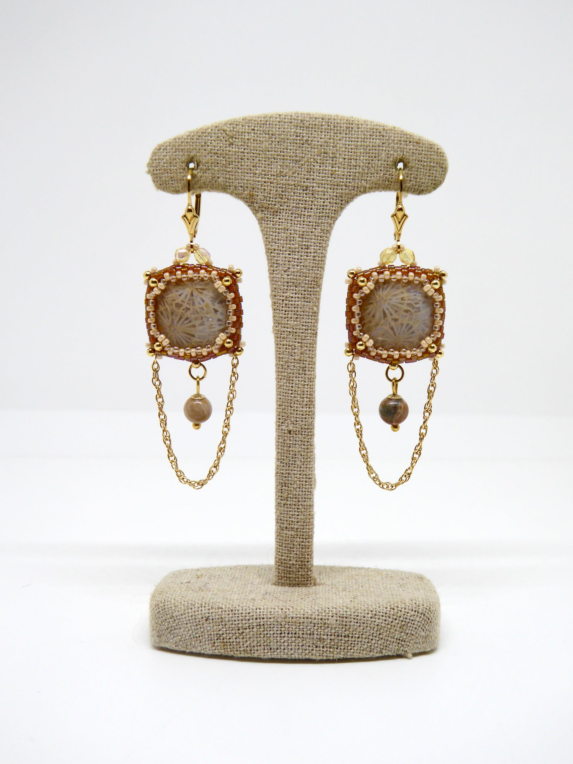 Boucles d’oreilles Sumatra - Tiss’Mé - minéral naturel Corail fossile - tissage perles Miyuki - gold filled 14k