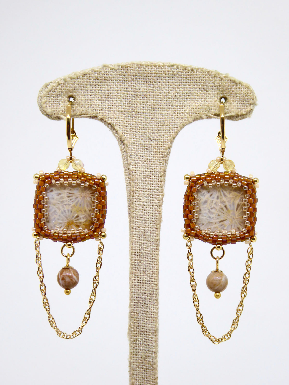Verso boucles d'oreilles Sumatra - Tiss'Mé - sertissage minéral naturel Corail fossile - perles Miyuki