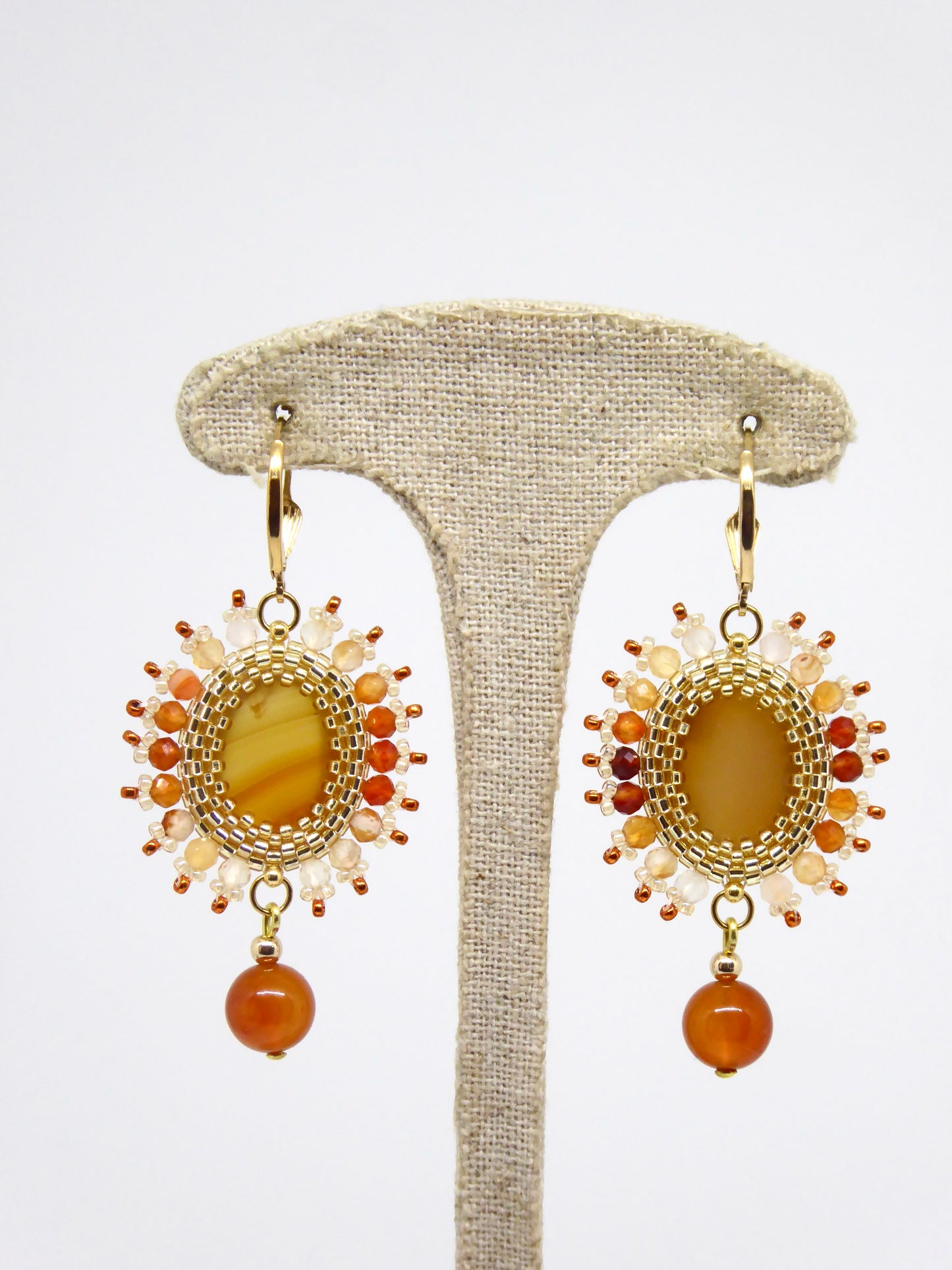 Verso boucles d'oreilles Tana - Tiss'Mé - sertissage pierre naturelle Cornaline - perles Miyuki