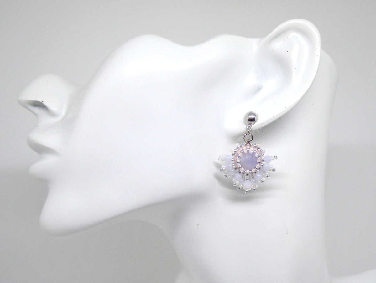 Boucles d'oreilles Mercure - pierre portée Calcédoine bleue - Bijoux artisanaux Tiss'Mé