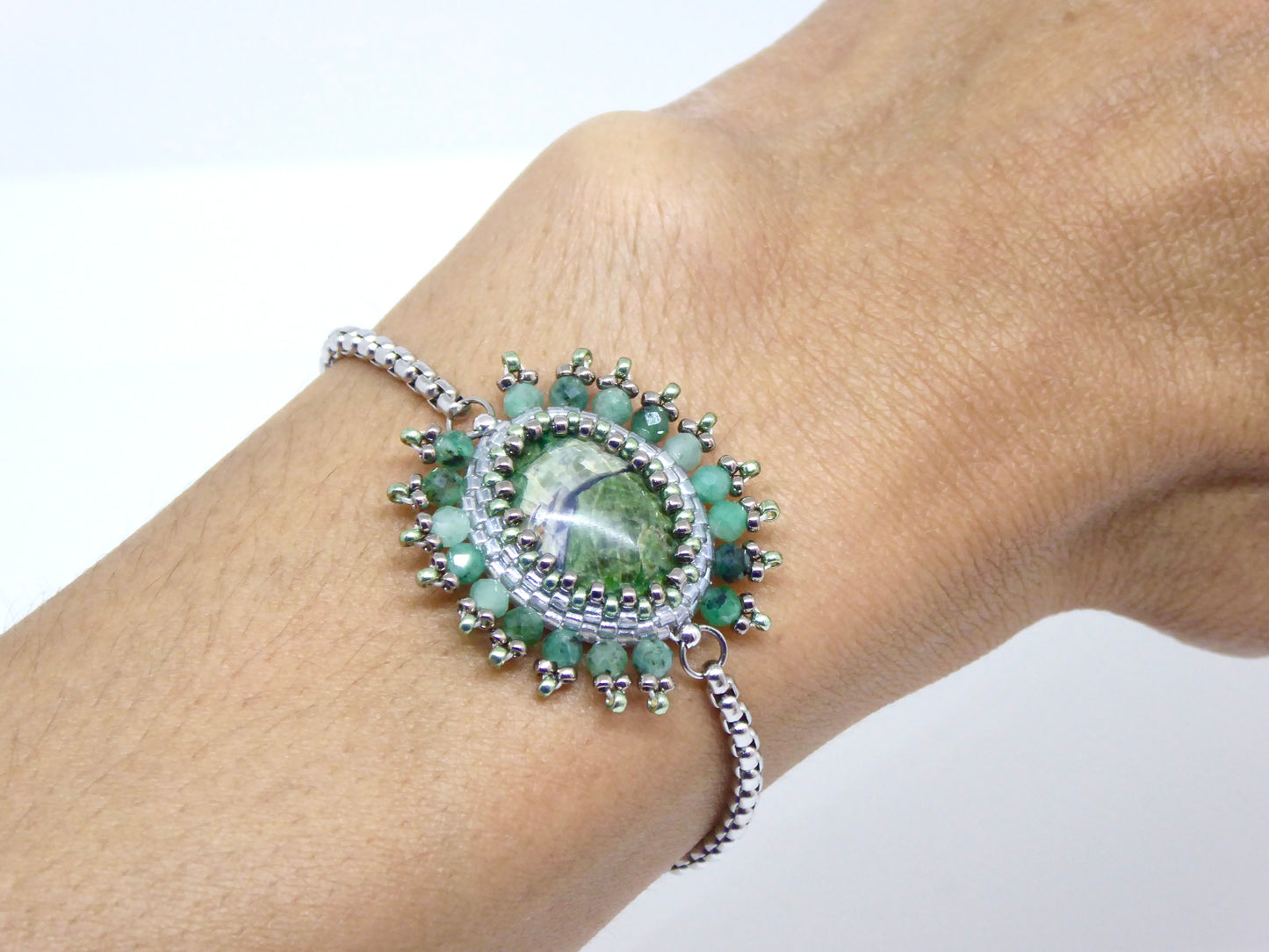 Bracelet Orezza porté - Smaragdite - bijou artisanal Paris - Tiss’Mé
