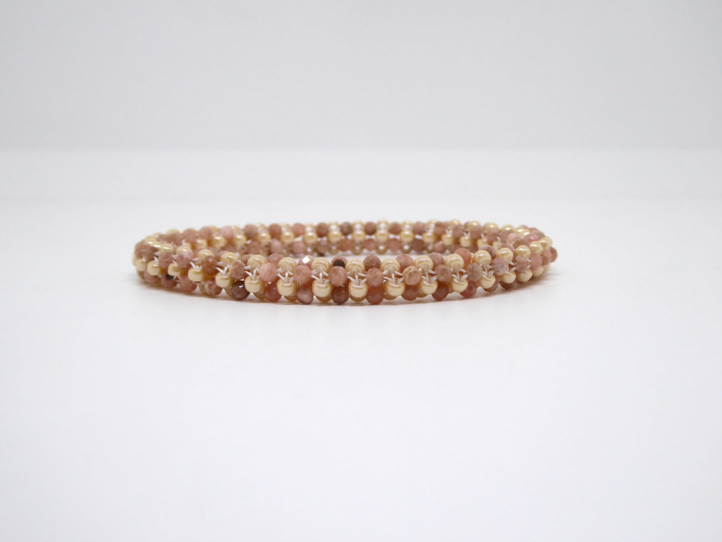 Bracelet perlé Tiss’Mé - pierre naturelle Rhodochrosite et rocailles Miyuki - tissage perles fil et aiguille - artisanat d'art