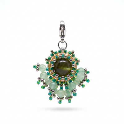 Charm/pendentif pierre naturelle Fluorite verte - Tiss'Mé bijoux - artisanat paris - sertissage perles Miyuki - fait main 