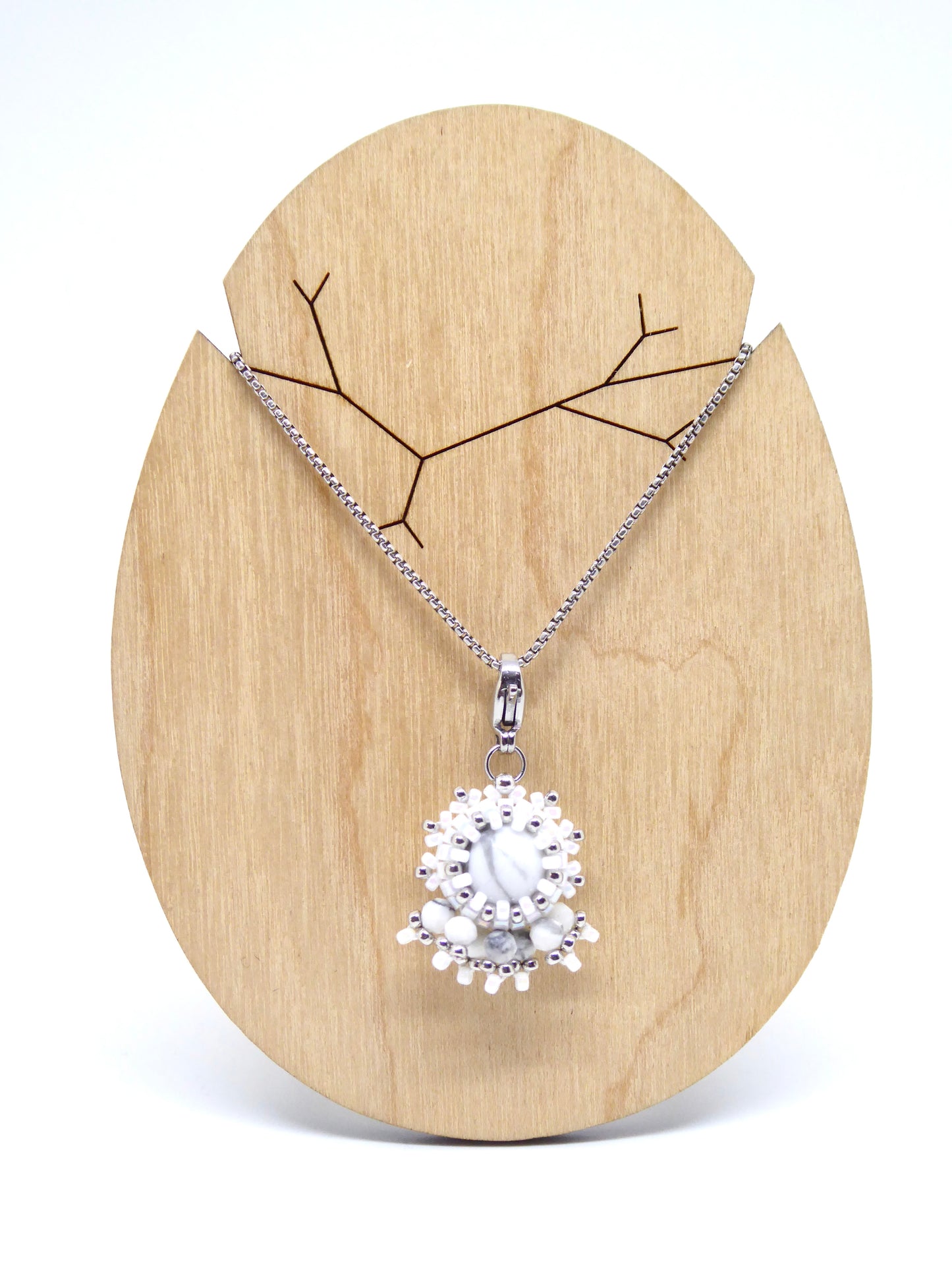 Charms - Tiss’Mé - pierre naturelle Howlite blanche - tissage perles Miyuki - acier inoxydable