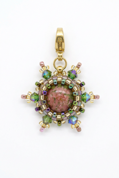 Charm/pendentif pierre naturelle Jaspe unakite - artisanat Tiss'Mé bijoux - fait main à Paris - sertissage perles Miyuki