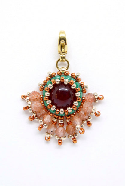 Charm/pendentif pierre naturelle Cornaline - artisanat paris - fait main - sertissage perles miyuki - Tiss'Mé bijoux 