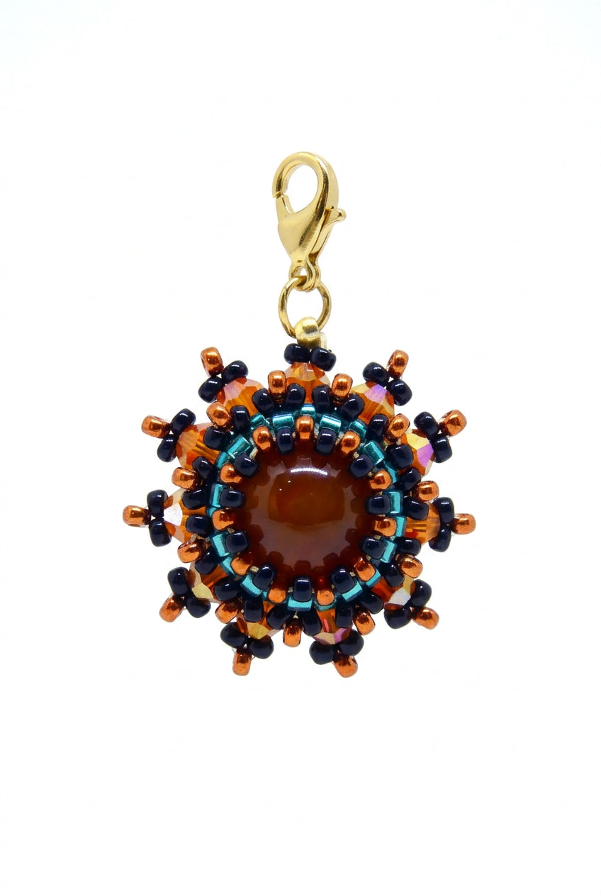 Charm/pendentif pierre naturelle Cornaline - fait main - artisanat paris - Tiss'Mé bijoux - sertissage perles Miyuki