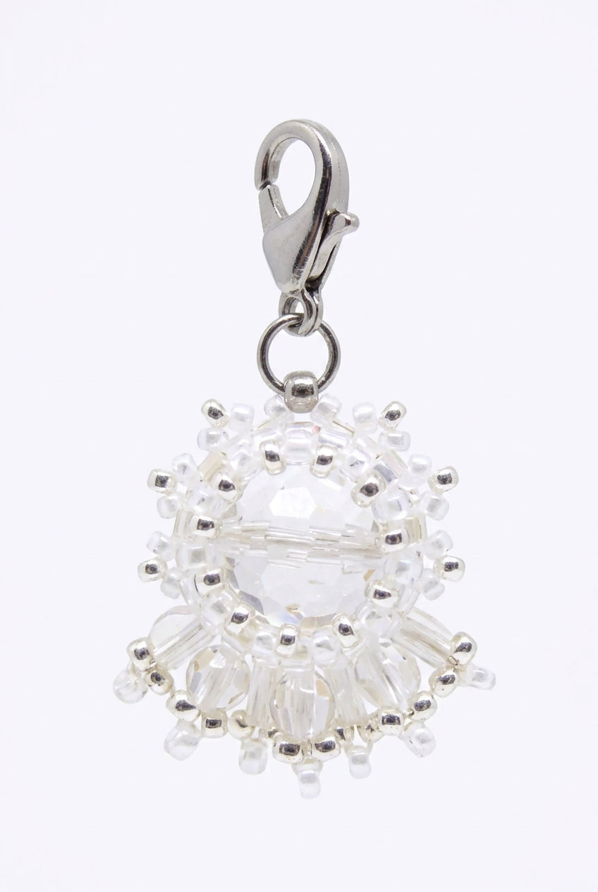 Charm/pendentif pierre naturelle Cristal de roche - Tiss'Mé bijoux- artisanat paris - sertissage perles Miyuki - fait main 