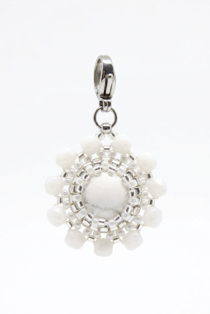 Charm/pendentif pierre naturelle Howlite blanche - Tiss'Mé bijoux - artisanat paris - fait main - sertissage perles Miyuki