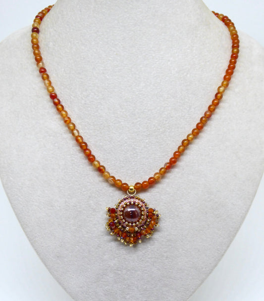 Collier Grenade Tiss’Mé - pierres naturelles Sphalérite et Cornaline - tissage perles Miyuki - artisanat d'art