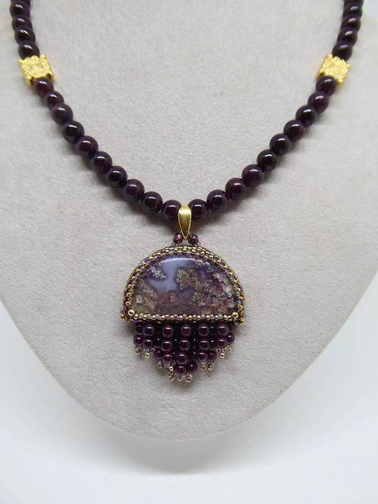 Collier Komodo Tiss’Mé - pierres naturelles Agate mousse et Grenat - tissage perles Miyuki - artisanat d'art
