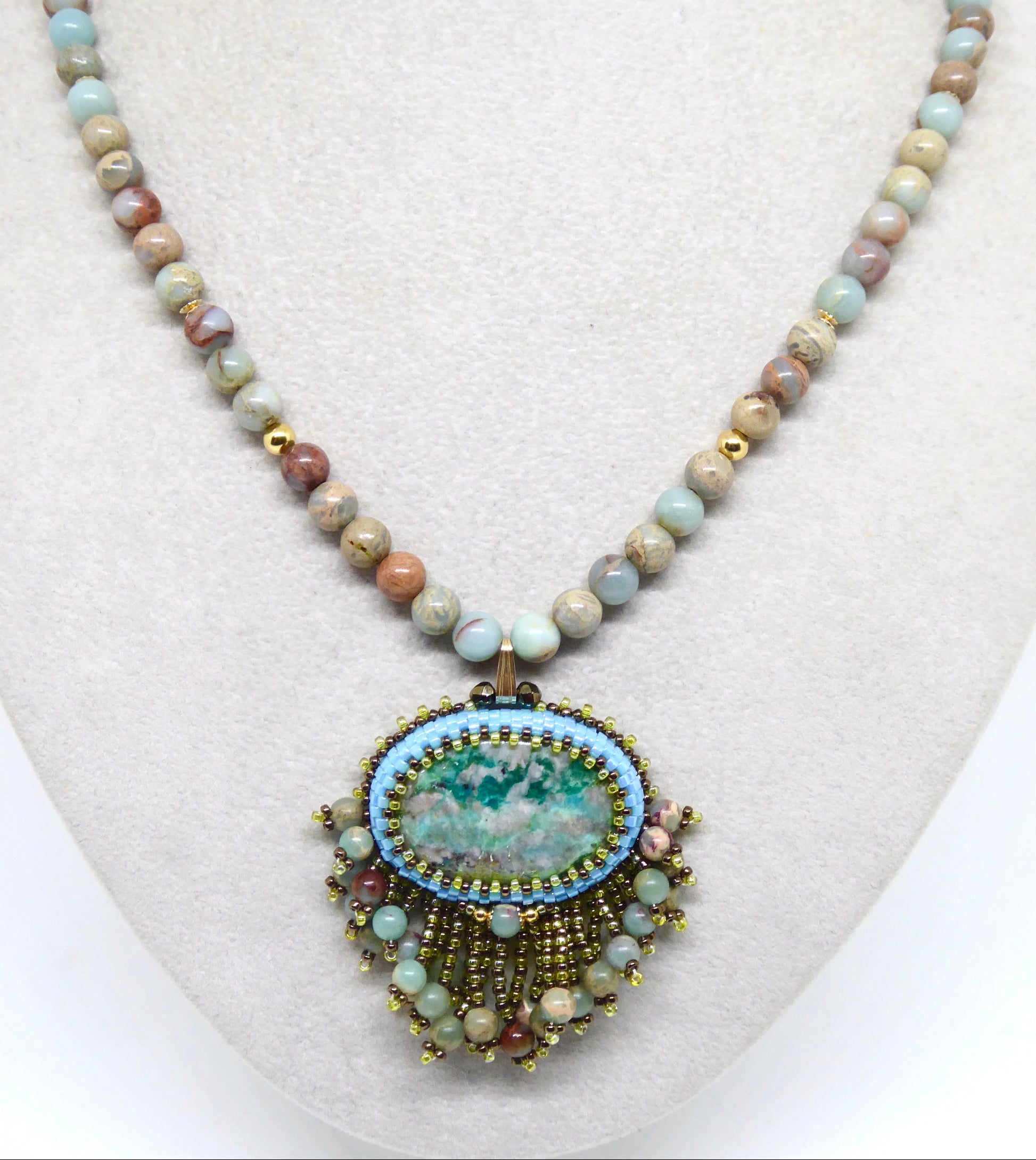 Collier Nouméa Tiss’Mé - pierres naturelles Chrysocolle et Jaspe Aqua Terra - tissage perles Miyuki - artisanat d'art 