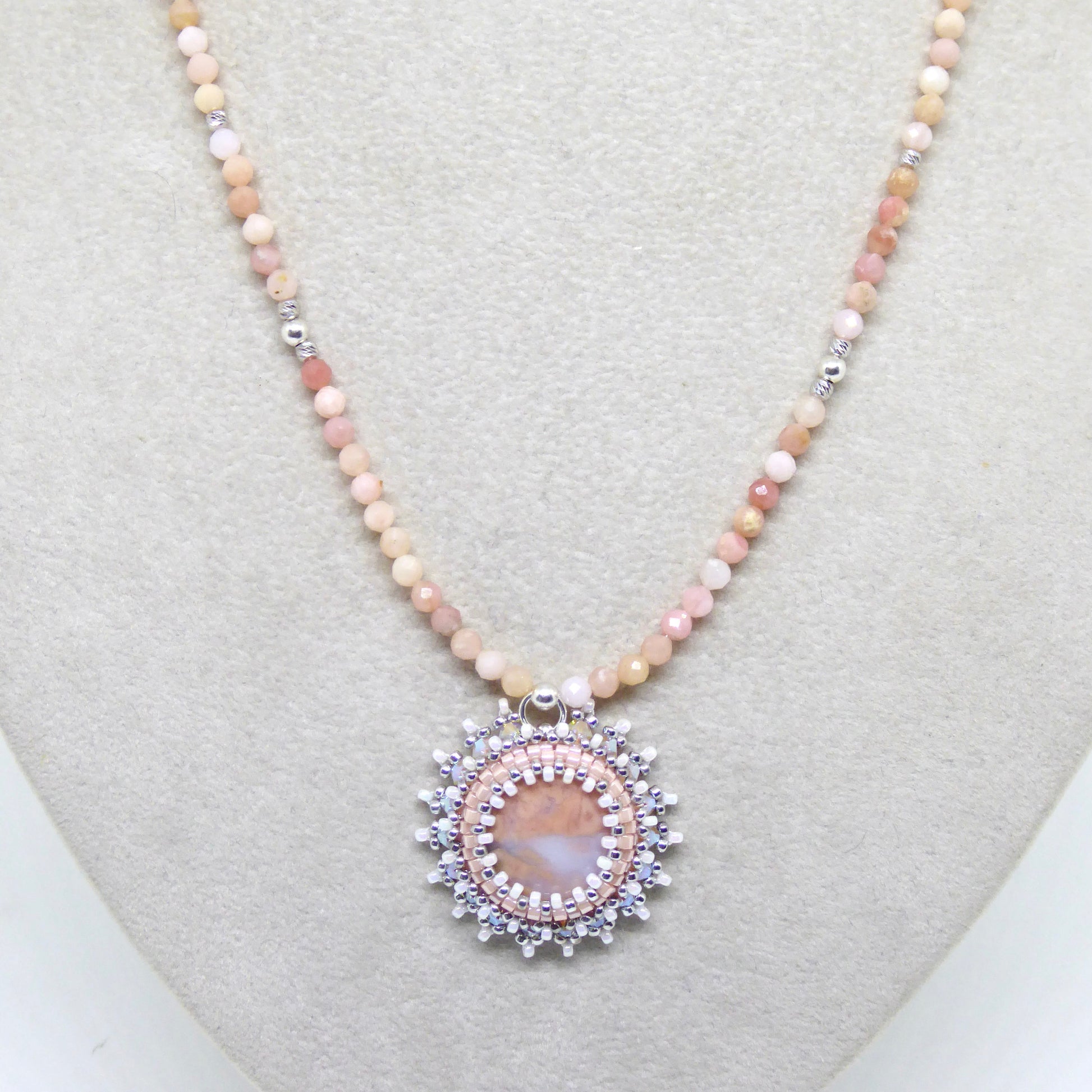 Collier Pachuca Tiss’Mé - pierres naturelles Agate "coton" et Opale rose - argent 925/1000 - tissage perles Miyuki - artisanat d'art