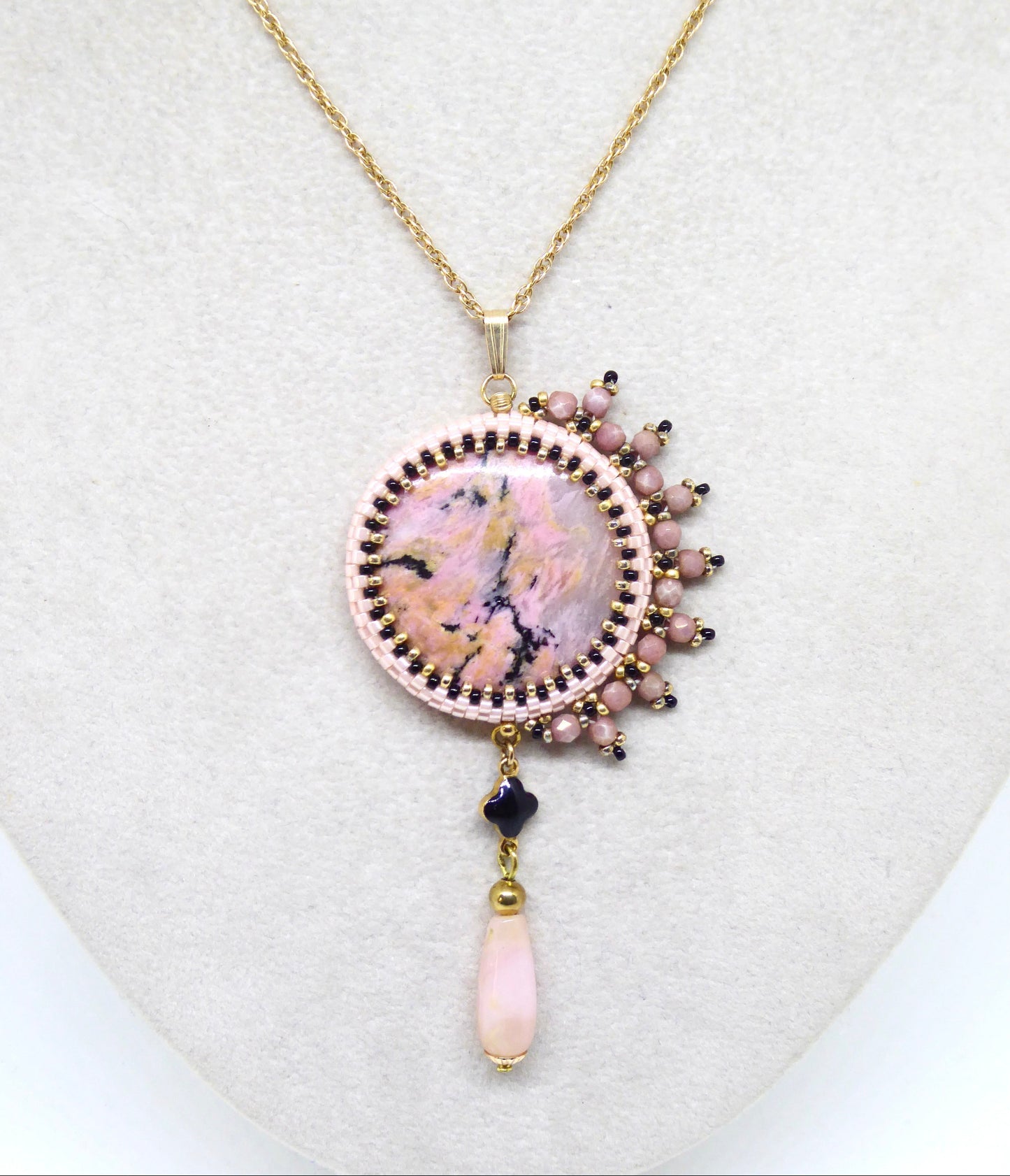 Collier Santa Rosa Tiss’Mé - pierre naturelle Rhodonite - tissage perles Miyuki - gold filled 14k - artisanat d'art