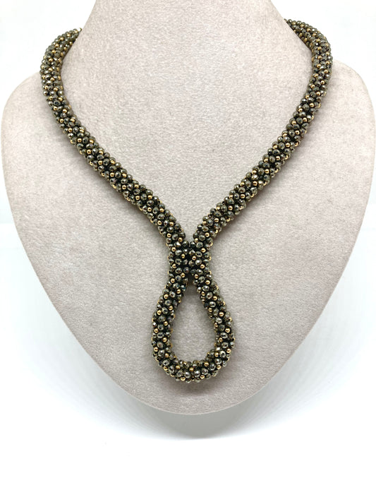 Collier Séville — tissage tubulaire Pyrite et perles de Gold filled 14k — fait-main à Paris — Tiss'Mé