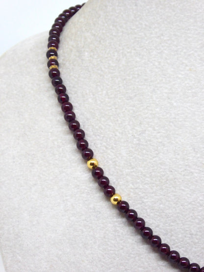 Zoom collier Shanghai Tiss'Mé - perles naturelles de Grenat - perles métal gold filled 14k