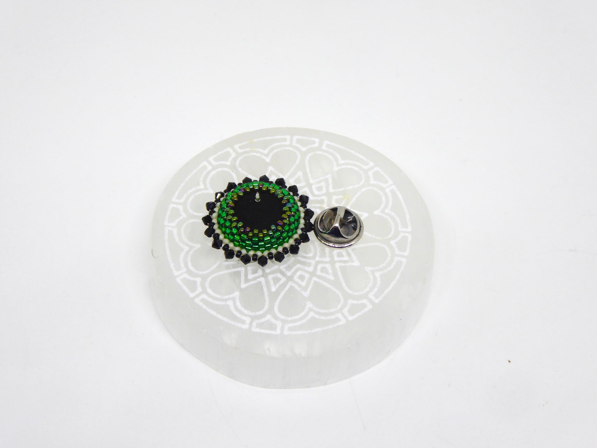 Dessous pin's Le Cap - sertissage pierre naturelle Malachite - support pin's laiton
