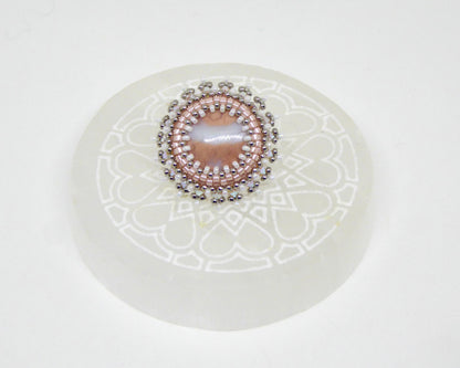 Pin’s Pachuca Tiss’Mé - pierre naturelle Agate "coton" - tissage perles Miyuki - artisanat d'art