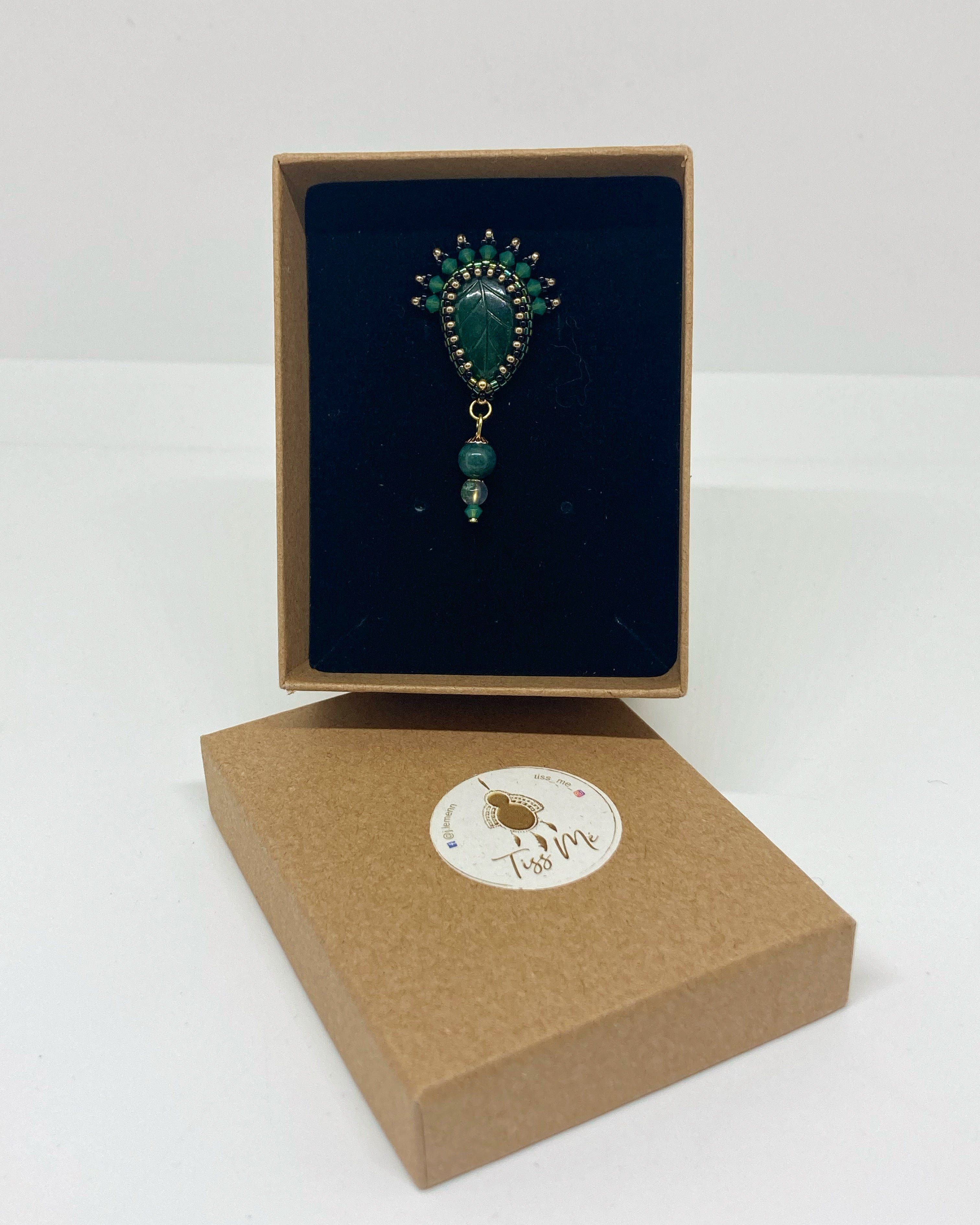 Pin's tissé main - modèle personnalisé - artisanat d'art parisien Tiss'mé